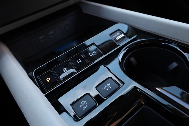 Nissan Murano Vehicle Image 18