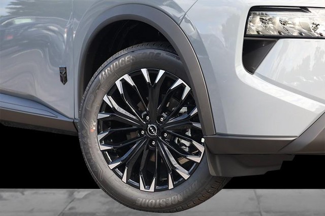 Nissan Rogue Vehicle Image 03