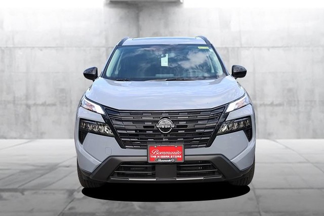Nissan Rogue Vehicle Image 04