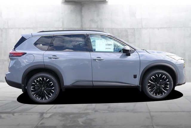 Nissan Rogue Vehicle Image 05