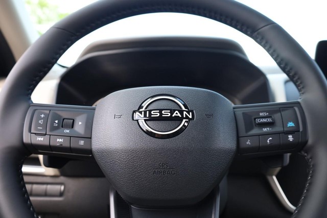 Nissan Rogue Vehicle Image 11