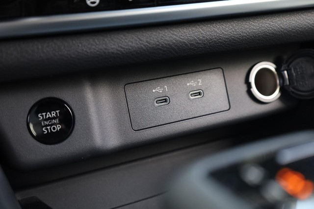 Nissan Rogue Vehicle Image 16
