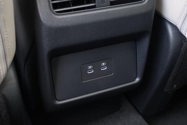 Nissan Rogue Vehicle Image 23