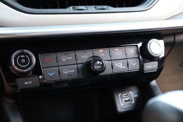 Jeep Compass Vehicle Image 13