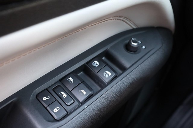 Jeep Compass Vehicle Image 17
