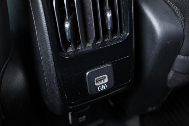Jeep Compass Vehicle Image 21