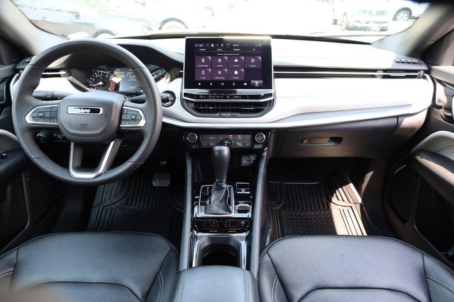 Jeep Compass Vehicle Image 22
