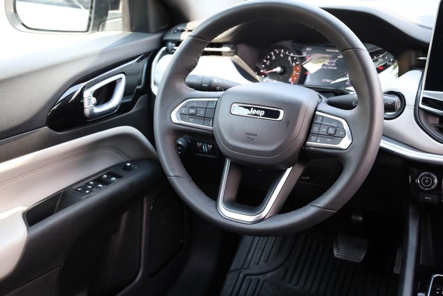 Jeep Compass Vehicle Image 23