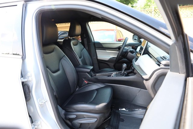 Jeep Compass Vehicle Image 24