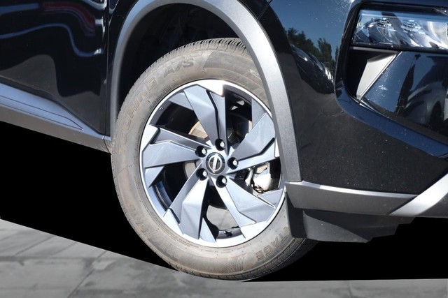 Nissan Rogue Vehicle Image 03