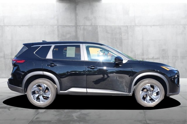Nissan Rogue Vehicle Image 05