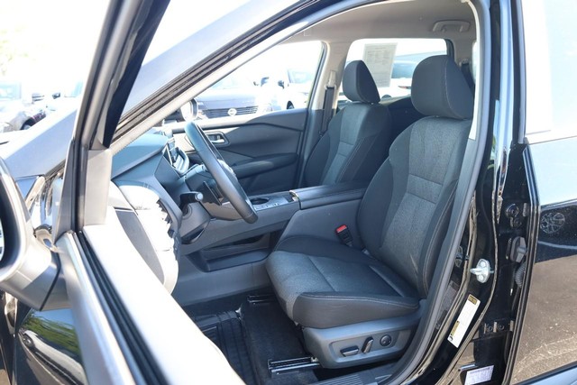 Nissan Rogue Vehicle Image 08