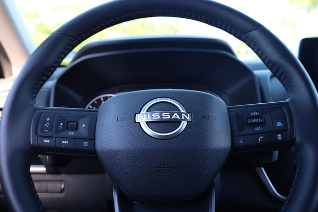 Nissan Rogue Vehicle Image 09