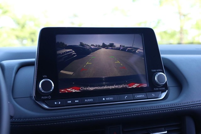 Nissan Rogue Vehicle Image 11