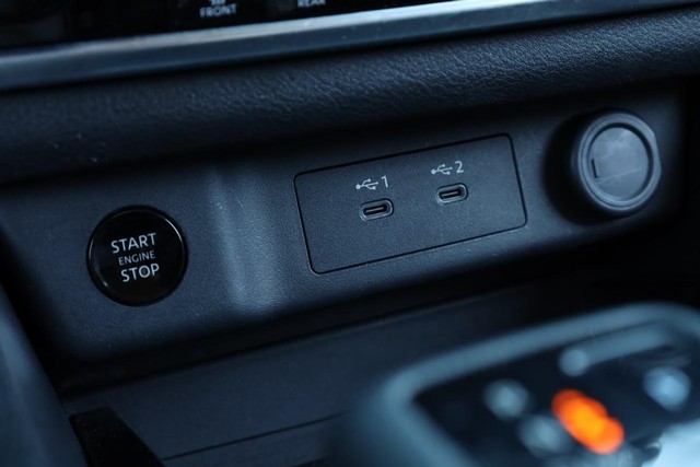Nissan Rogue Vehicle Image 13