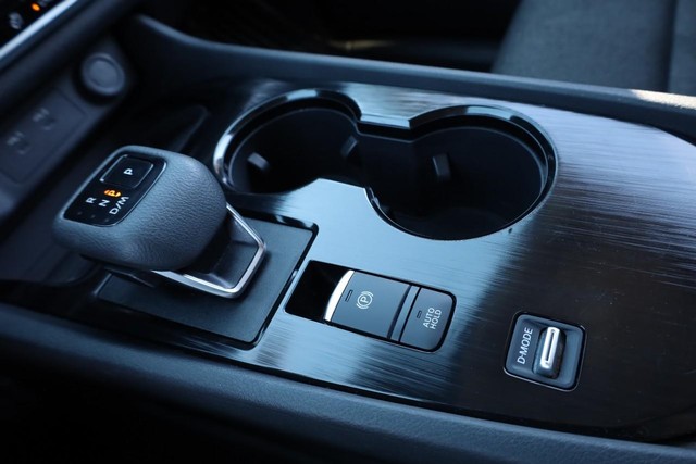 Nissan Rogue Vehicle Image 14