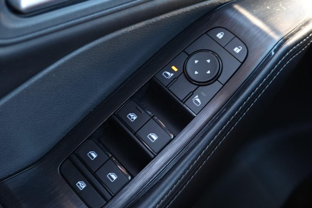 Nissan Rogue Vehicle Image 16