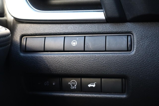 Nissan Rogue Vehicle Image 17