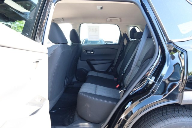 Nissan Rogue Vehicle Image 19