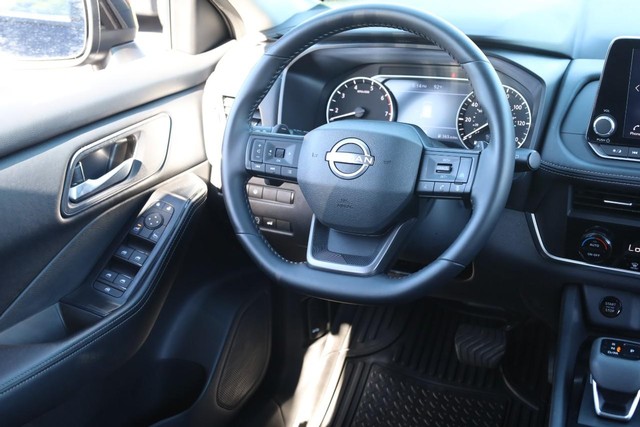 Nissan Rogue Vehicle Image 22