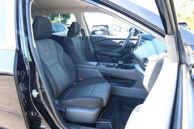Nissan Rogue Vehicle Image 23