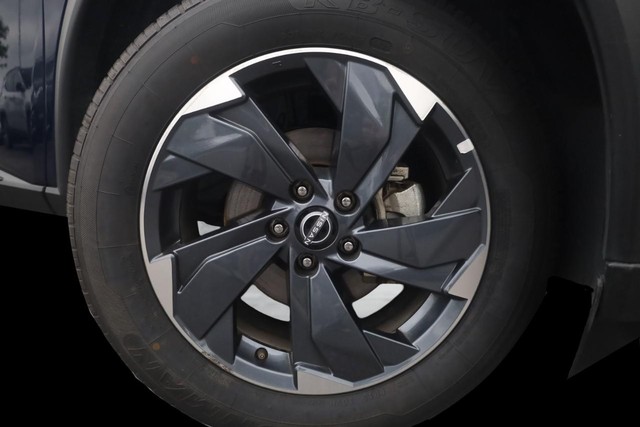Nissan Rogue Vehicle Image 03