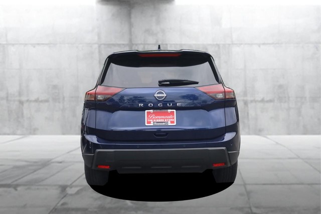 Nissan Rogue Vehicle Image 06