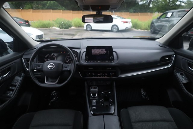 Nissan Rogue Vehicle Image 07