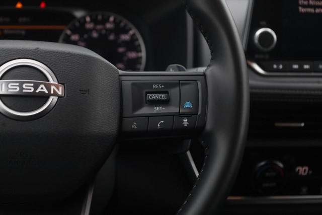 Nissan Rogue Vehicle Image 09