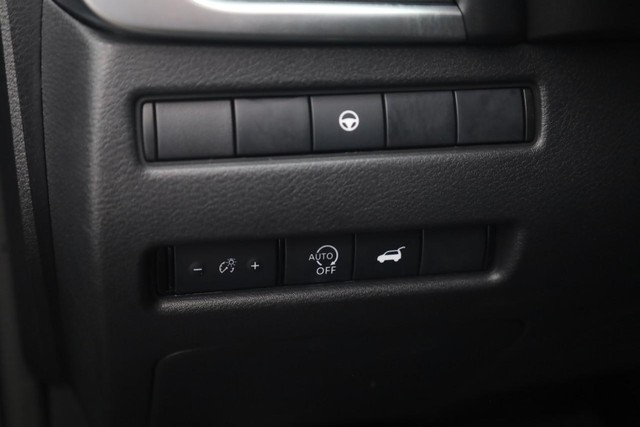 Nissan Rogue Vehicle Image 12