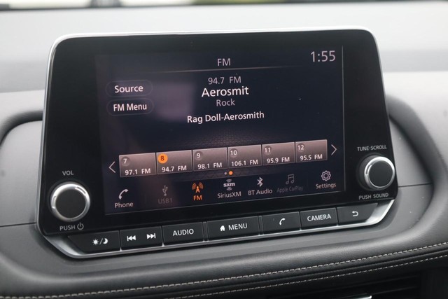 Nissan Rogue Vehicle Image 14