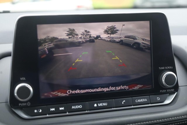 Nissan Rogue Vehicle Image 15