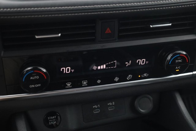 Nissan Rogue Vehicle Image 16