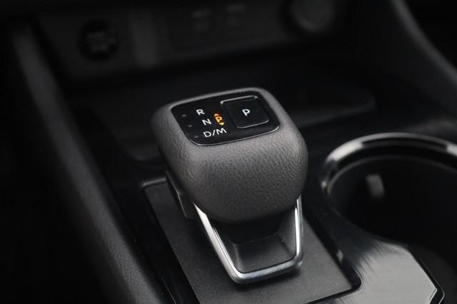 Nissan Rogue Vehicle Image 19