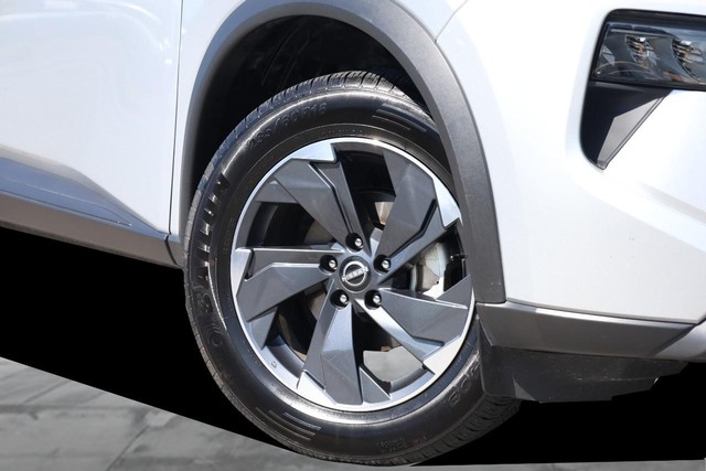 Nissan Rogue Vehicle Image 03