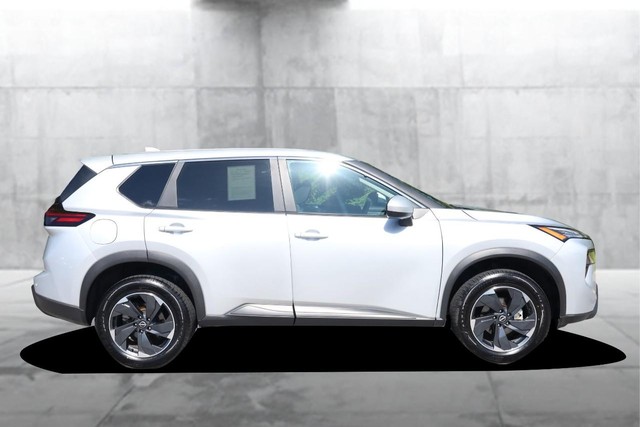 Nissan Rogue Vehicle Image 05
