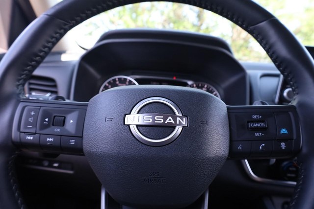 Nissan Rogue Vehicle Image 09