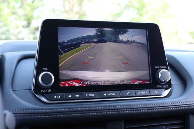 Nissan Rogue Vehicle Image 12