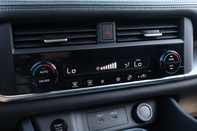 Nissan Rogue Vehicle Image 13