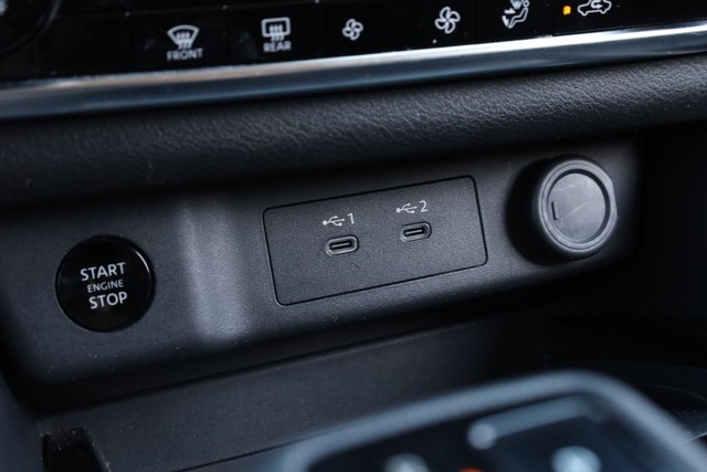 Nissan Rogue Vehicle Image 14