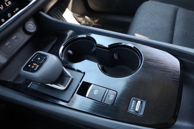 Nissan Rogue Vehicle Image 15
