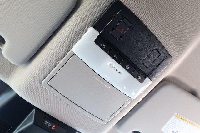 Nissan Rogue Vehicle Image 16