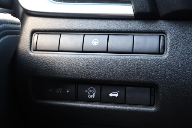 Nissan Rogue Vehicle Image 18