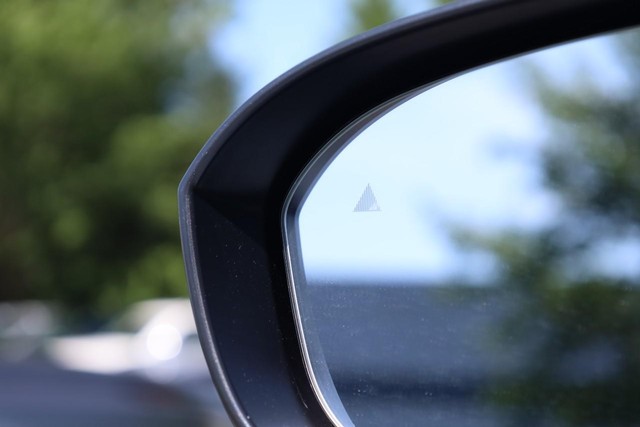 Nissan Rogue Vehicle Image 19