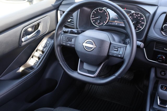 Nissan Rogue Vehicle Image 23