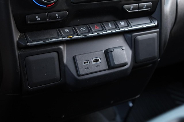 Chevrolet Silverado 1500 Vehicle Full-screen Gallery Image 13