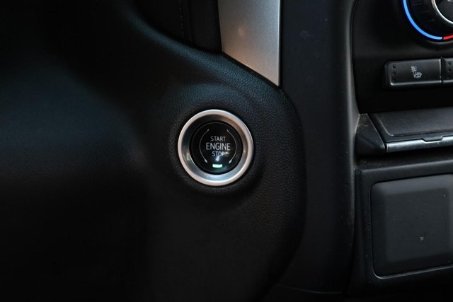 Chevrolet Silverado 1500 Vehicle Full-screen Gallery Image 14