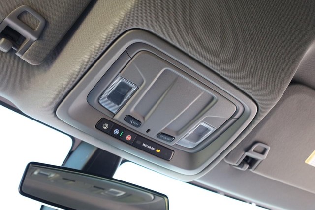 Chevrolet Silverado 1500 Vehicle Full-screen Gallery Image 16