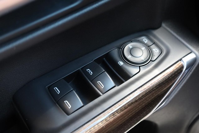 Chevrolet Silverado 1500 Vehicle Full-screen Gallery Image 17