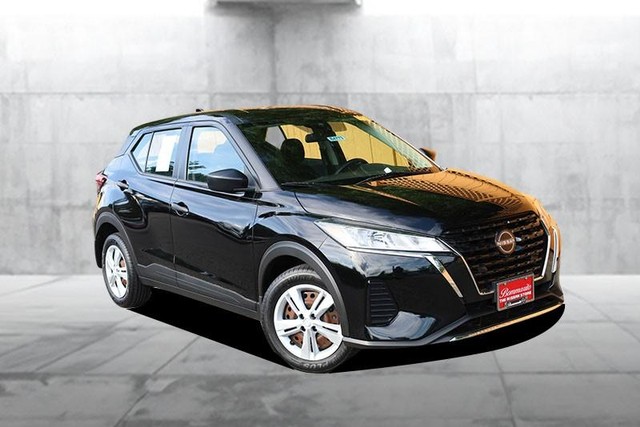 Nissan Kicks Vehicle Image 02